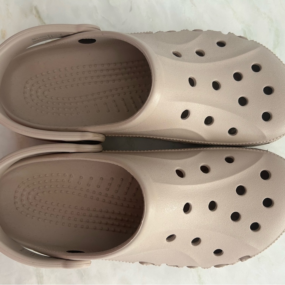 Brand new crocs M9 W11